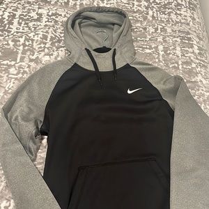 NWOT NIKE DRI FIT HOODWD SWEATSHIRT